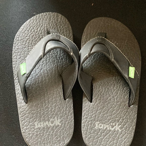 NWOT Sanuk little boy or girl sandals size 13-1 - Picture 1 of 3